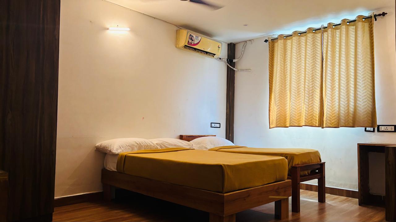 Spacious twin bed room